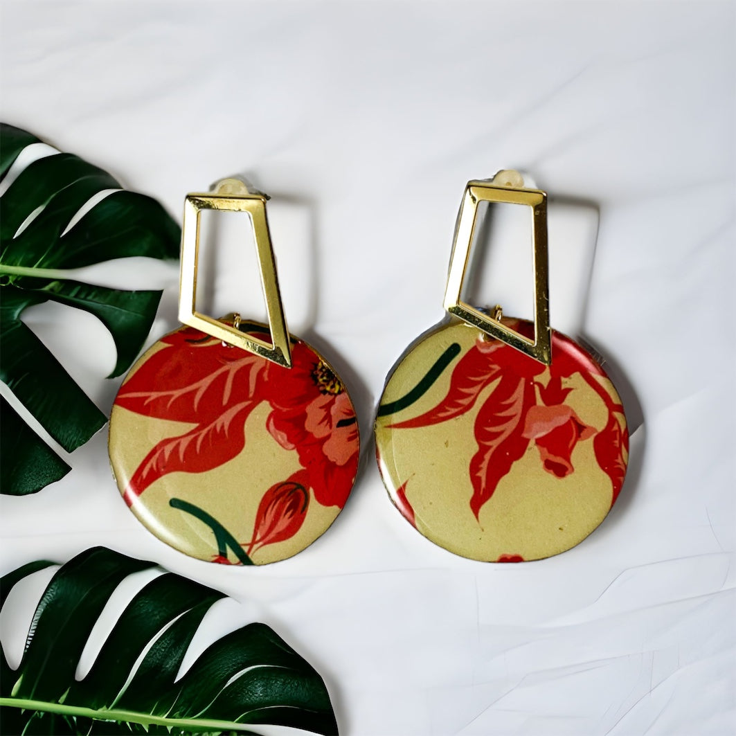 Round Bright Fuchsia Flower with Asymmetrical Gold Post