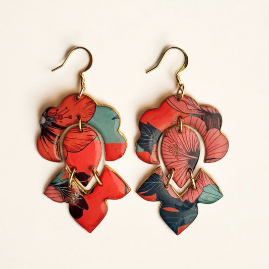 Bold Wavy Drop Earrings – Lightweight Modern Art-Inspired Design