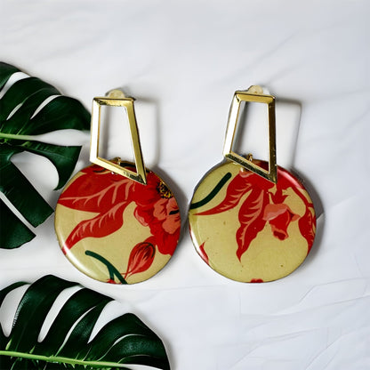 Round Bright Fuchsia Flower with Asymmetrical Gold Post